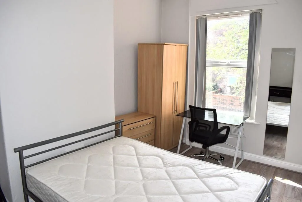 5 bedroom terraced house for rent