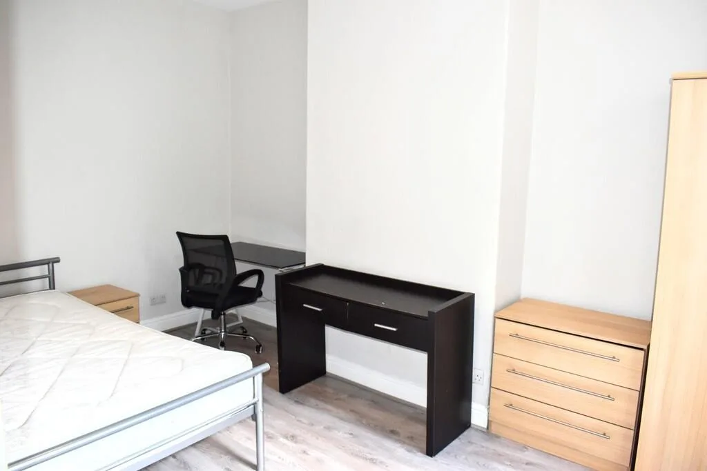 5 bedroom terraced house for rent