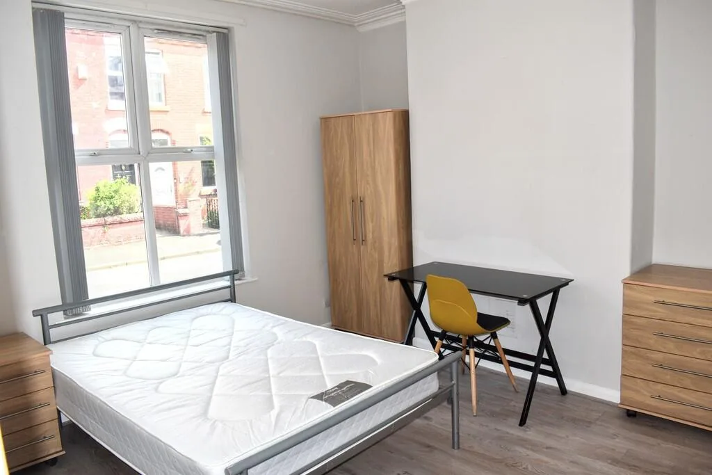 5 bedroom terraced house for rent