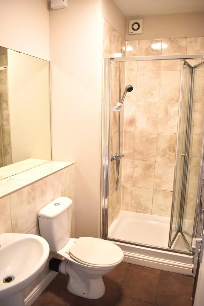 5 bedroom terraced house for rent