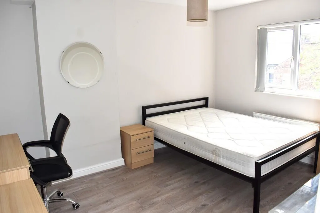 5 bedroom terraced house for rent