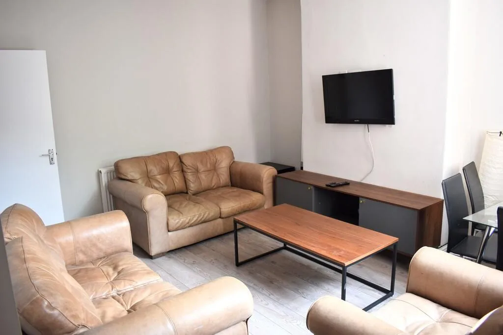 5 bedroom terraced house for rent