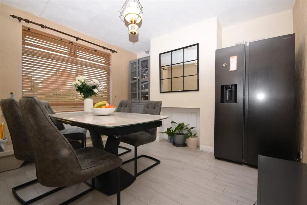 3 bedroom semi-detached house for rent
