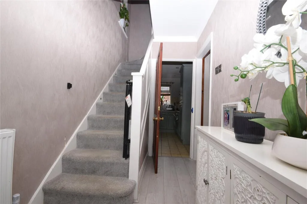 3 bedroom semi-detached house for rent