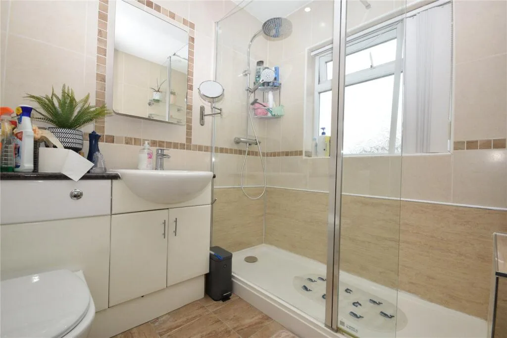 3 bedroom semi-detached house for rent