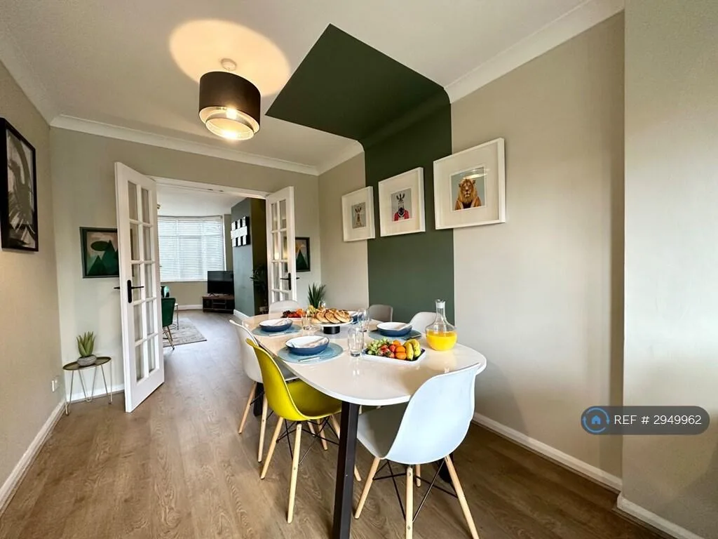 3 bedroom semi-detached house for rent
