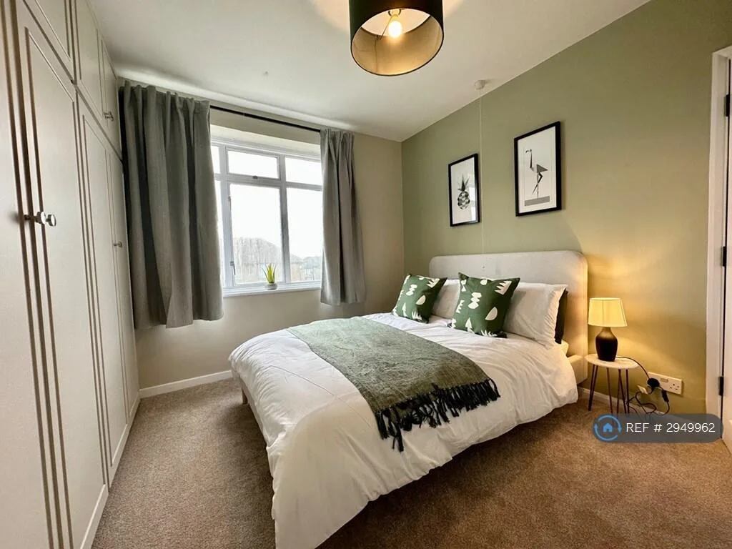 3 bedroom semi-detached house for rent