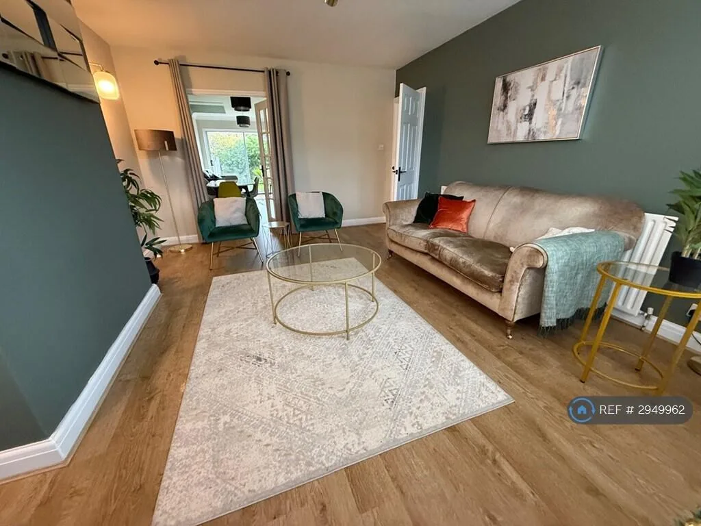 3 bedroom semi-detached house for rent