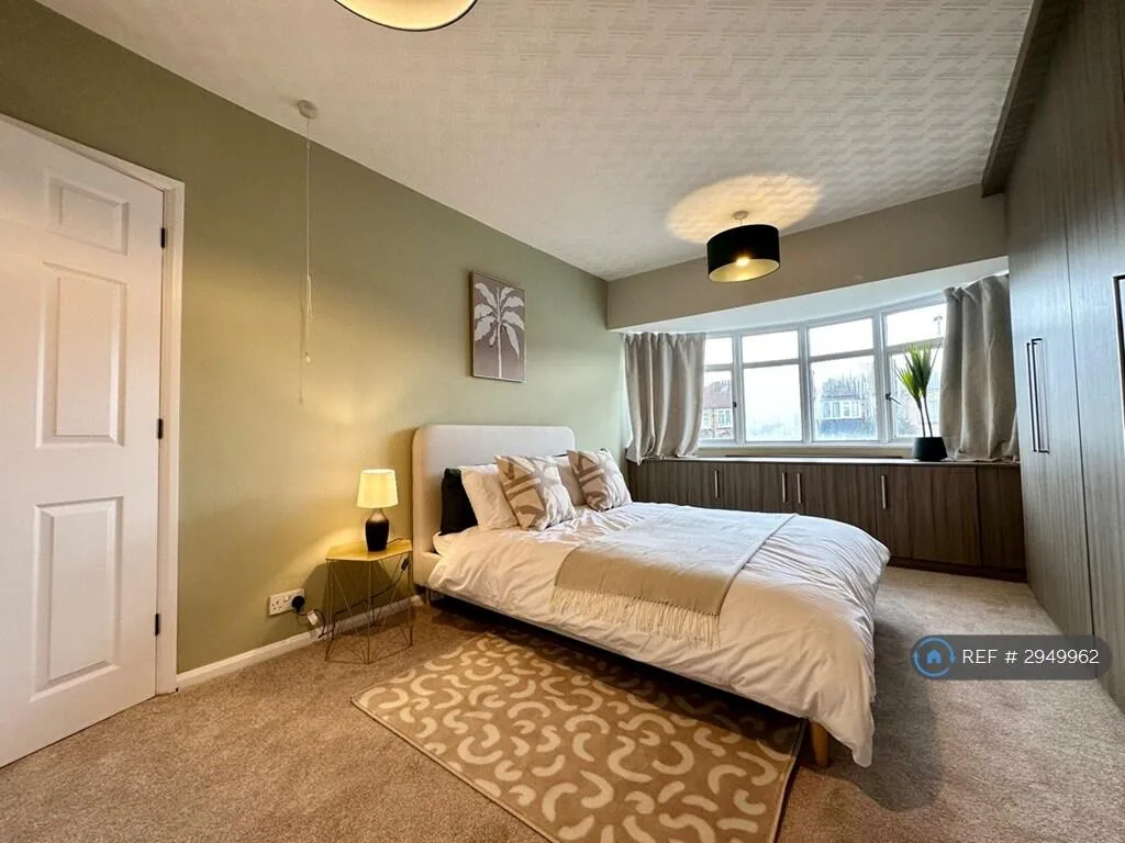 3 bedroom semi-detached house for rent