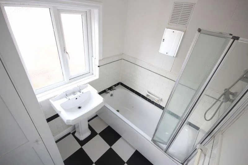 3 bedroom semi-detached house for rent
