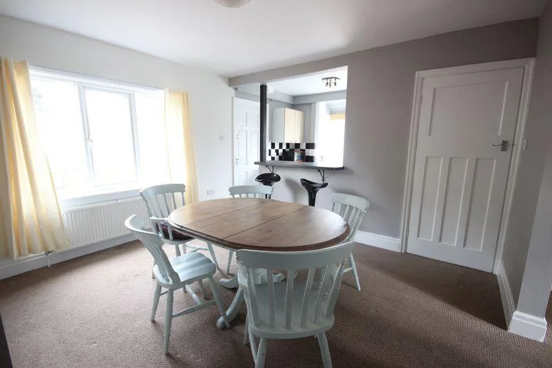 3 bedroom semi-detached house for rent