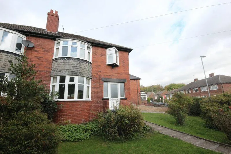 3 bedroom semi-detached house for rent