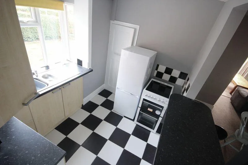 3 bedroom semi-detached house for rent