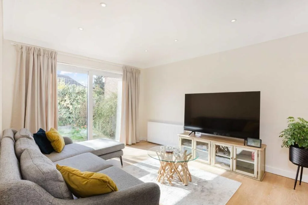 3 bedroom semi-detached house for rent