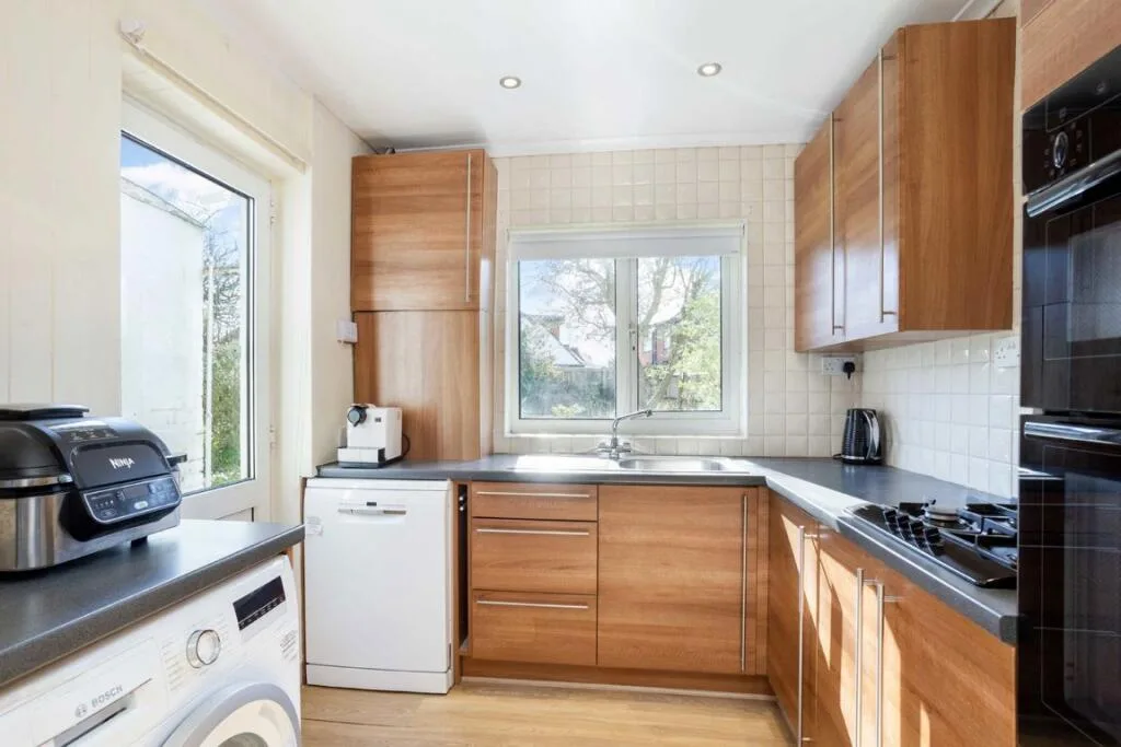 3 bedroom semi-detached house for rent
