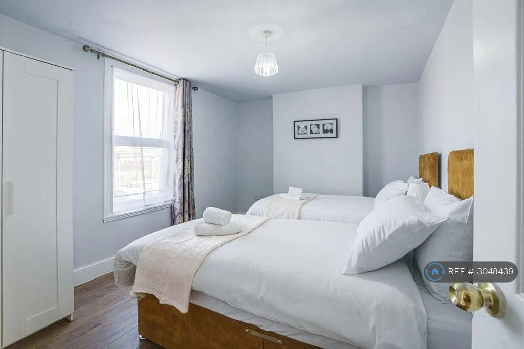 4 bedroom semi-detached house for rent