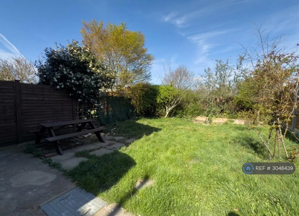 4 bedroom semi-detached house for rent