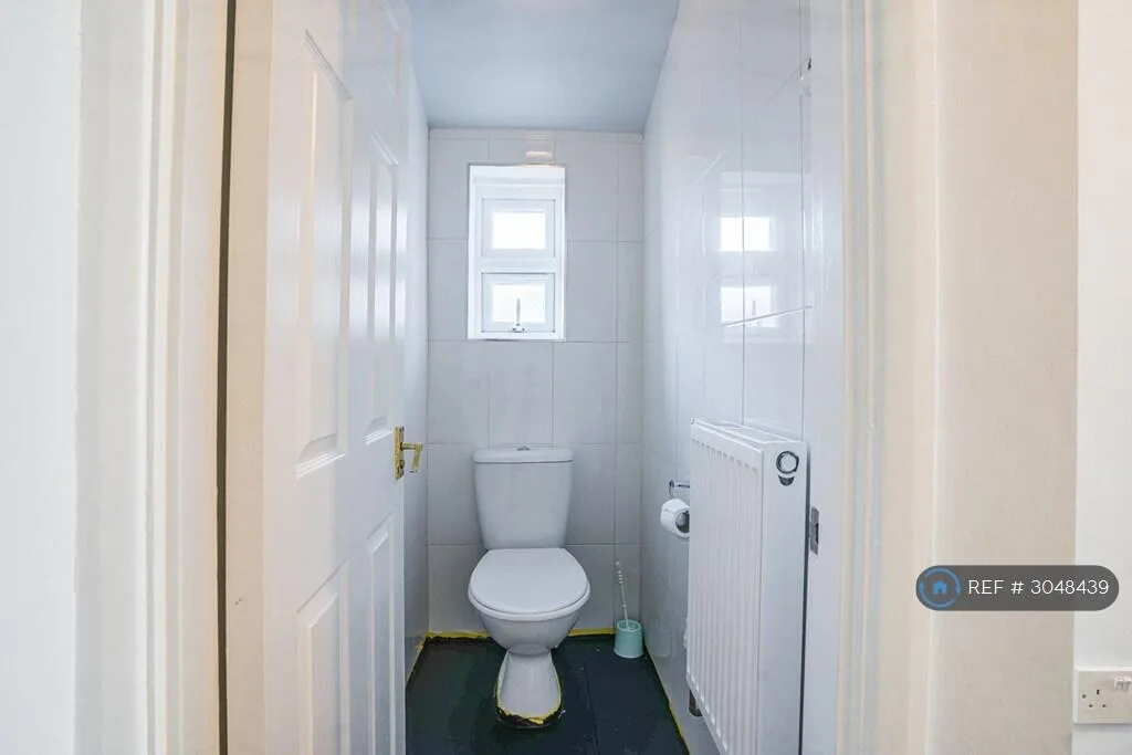 4 bedroom semi-detached house for rent