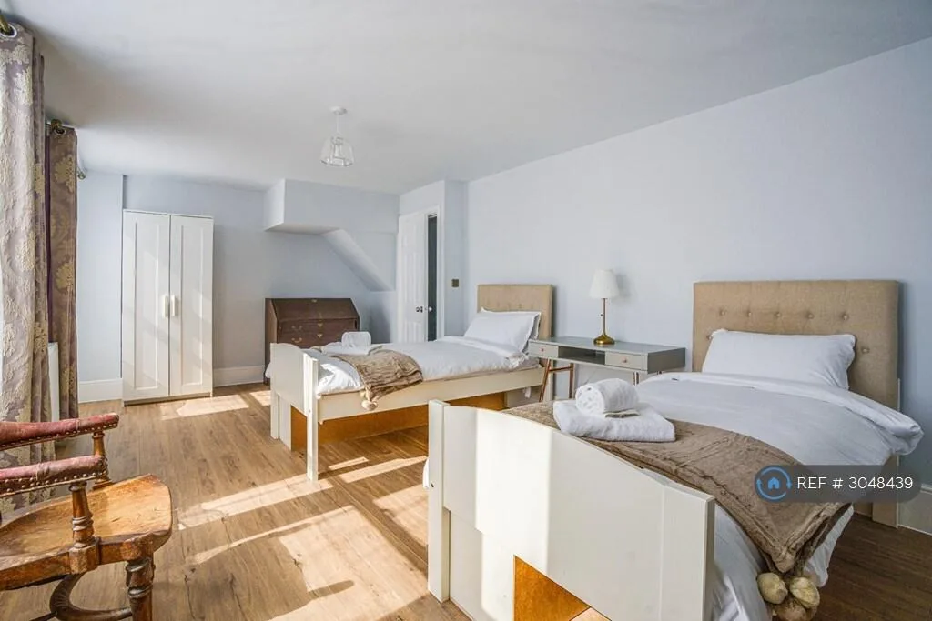 4 bedroom semi-detached house for rent