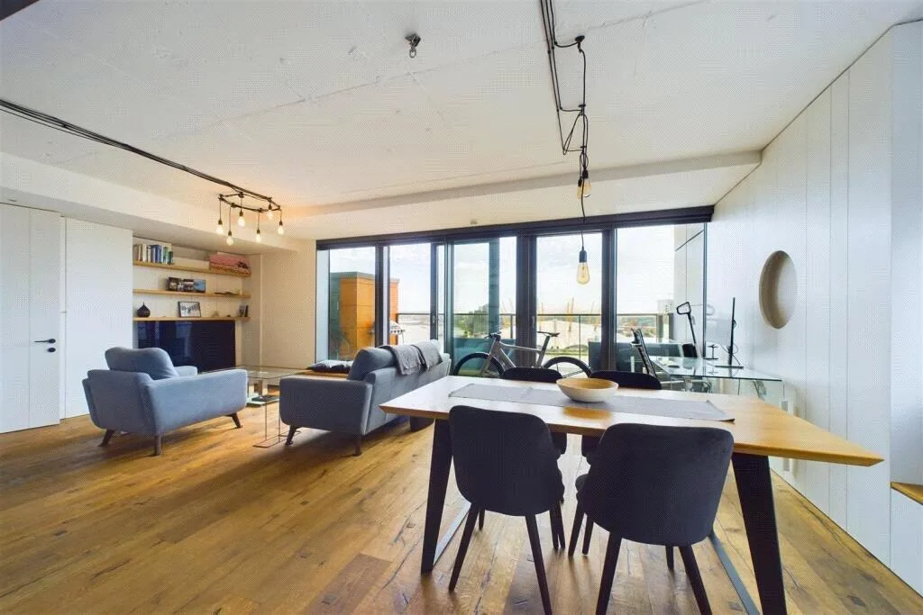 2 bedroom penthouse for rent