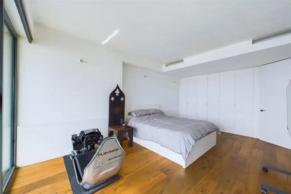 2 bedroom penthouse for rent