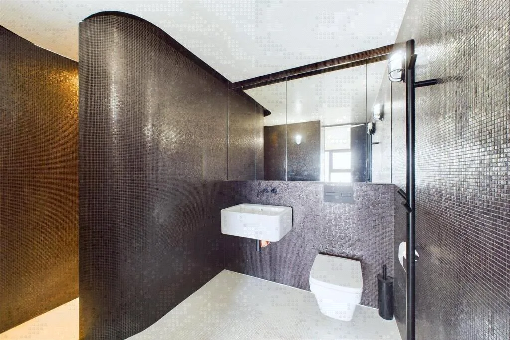 2 bedroom penthouse for rent
