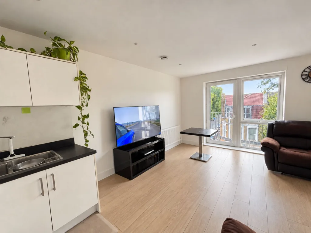3 bedroom flat for rent
