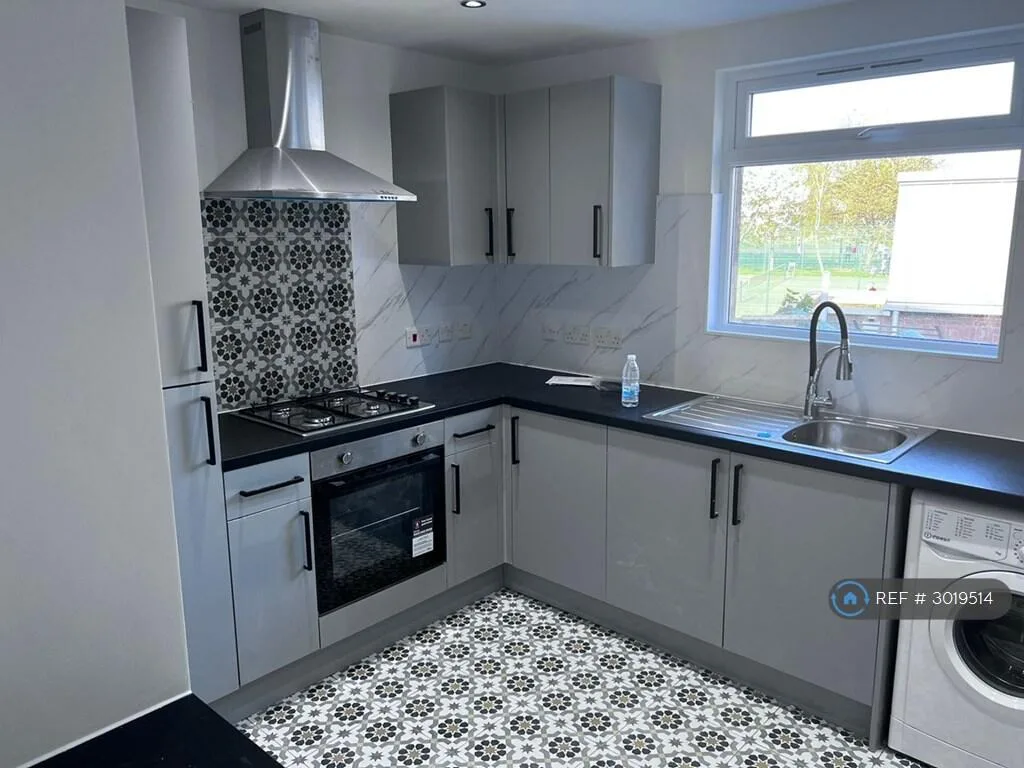3 bedroom flat for rent