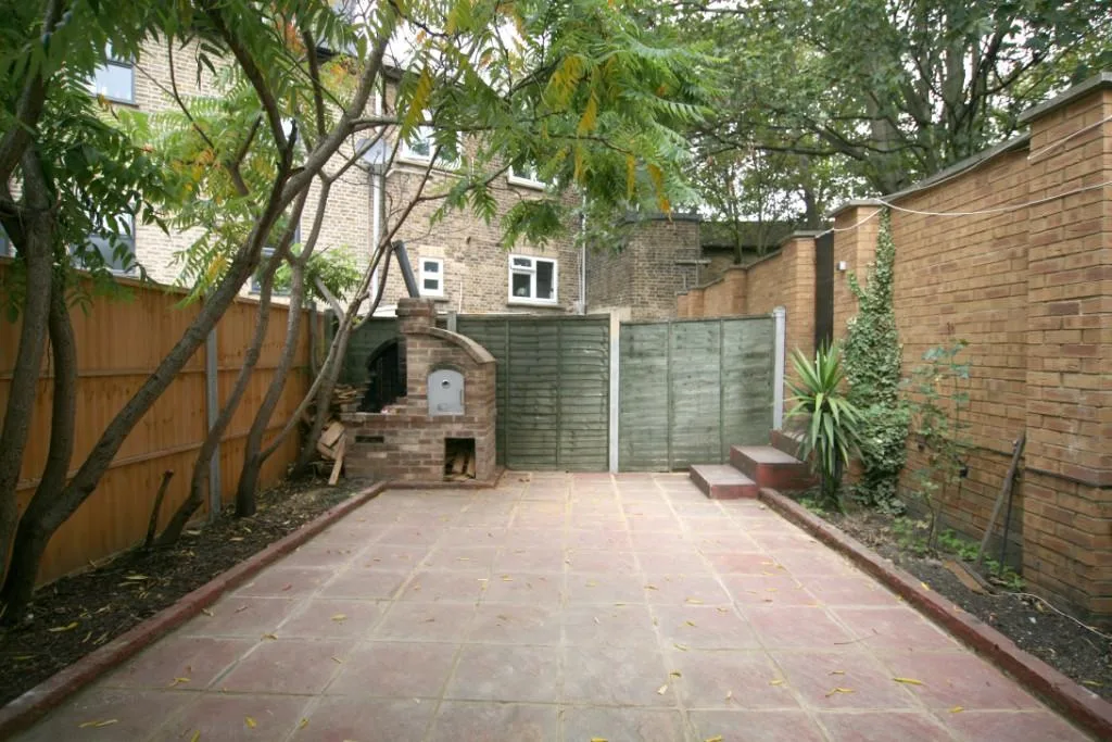 2 bedroom detached bungalow for rent