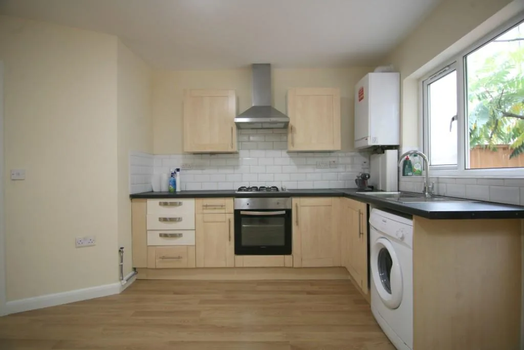 2 bedroom detached bungalow for rent