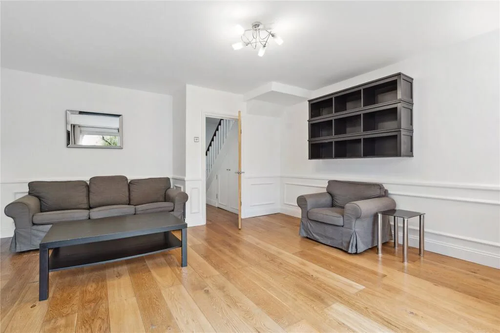 3 bedroom maisonette for rent