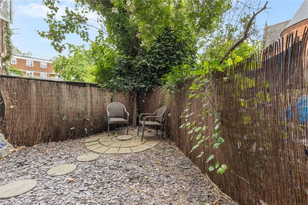 3 bedroom maisonette for rent