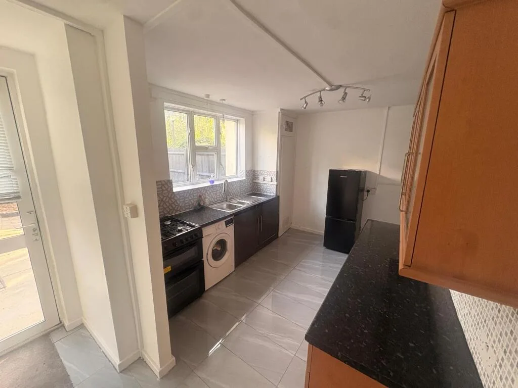 2 bedroom maisonette for rent