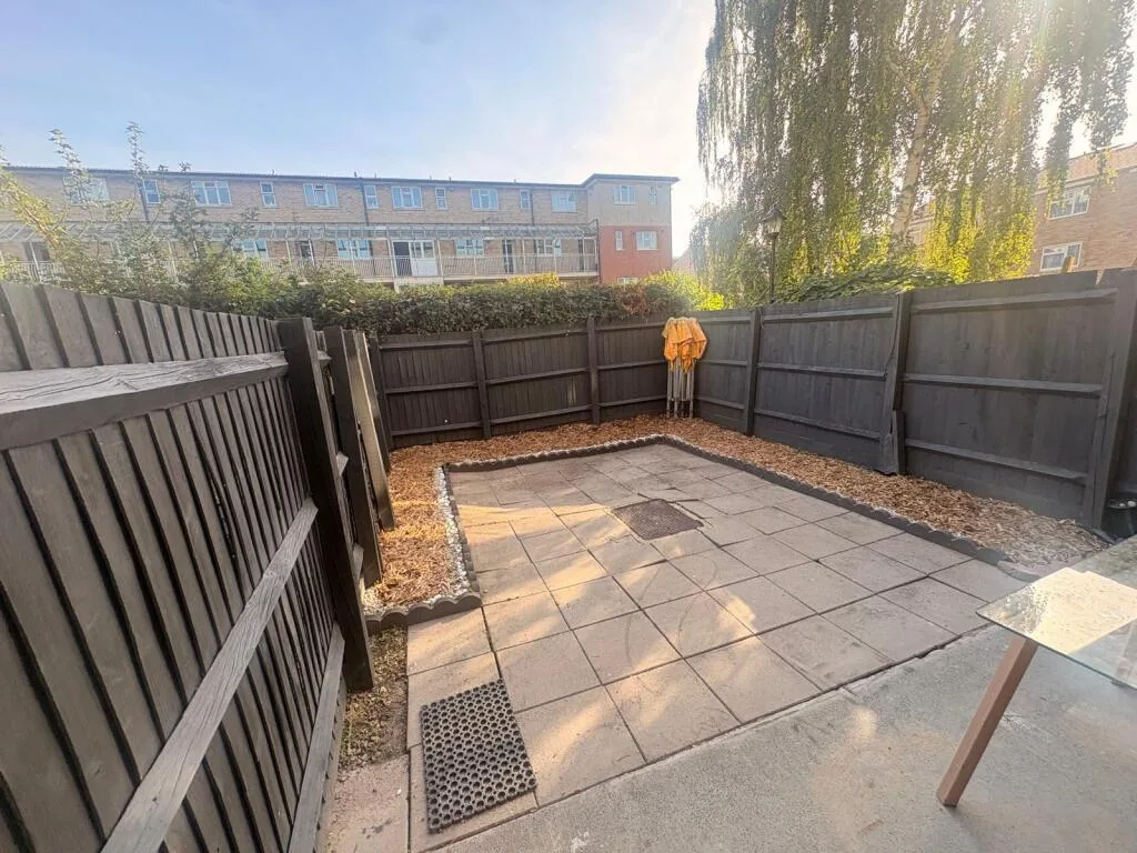2 bedroom maisonette for rent