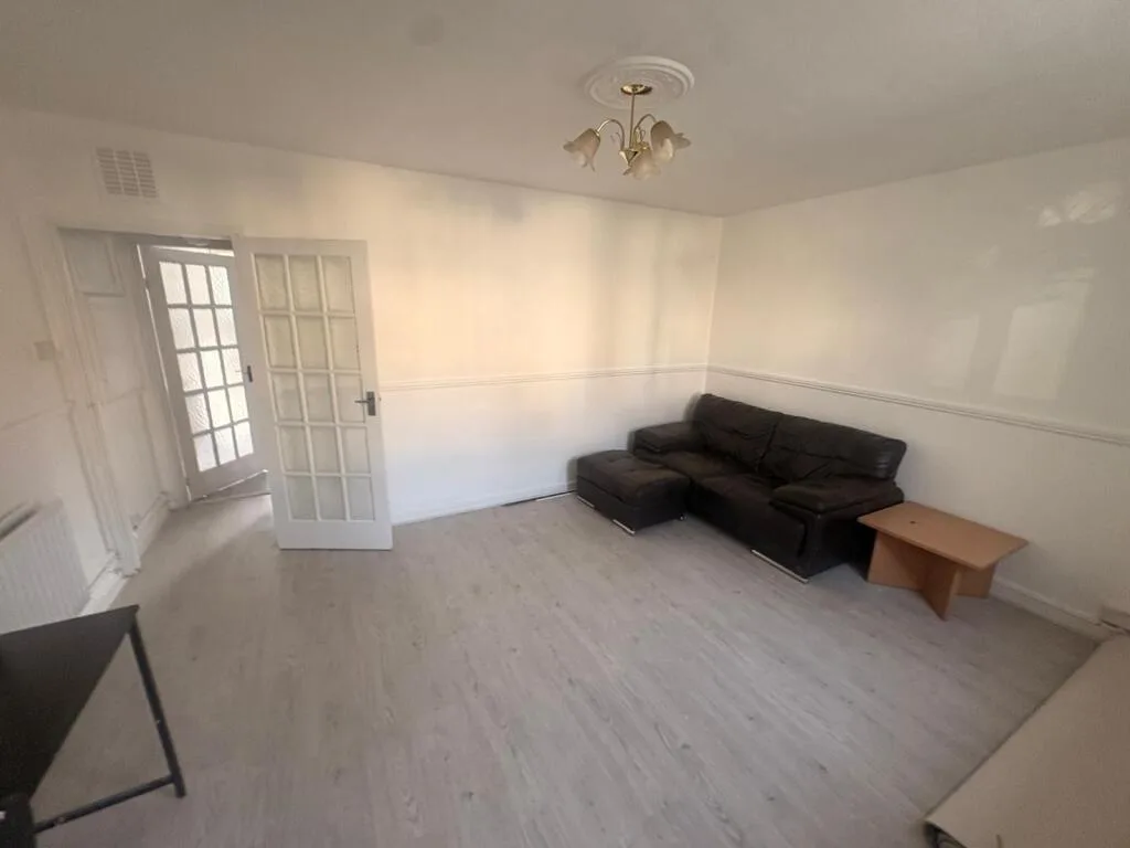 2 bedroom maisonette for rent