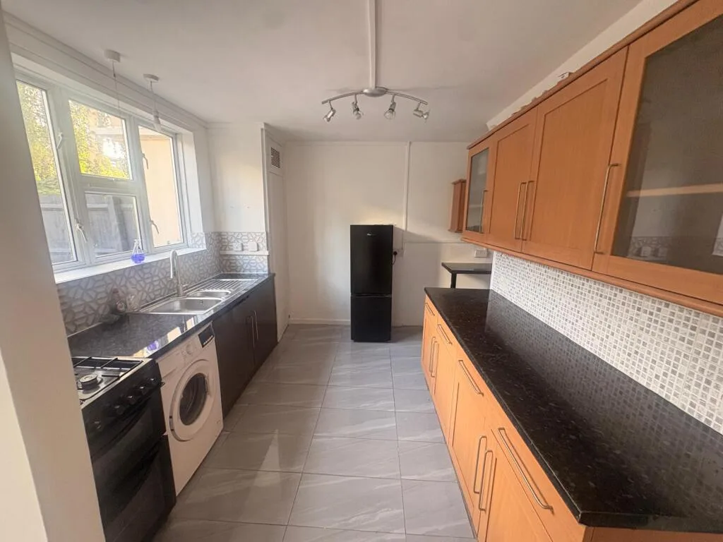 2 bedroom maisonette for rent