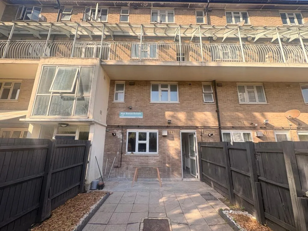 2 bedroom maisonette for rent