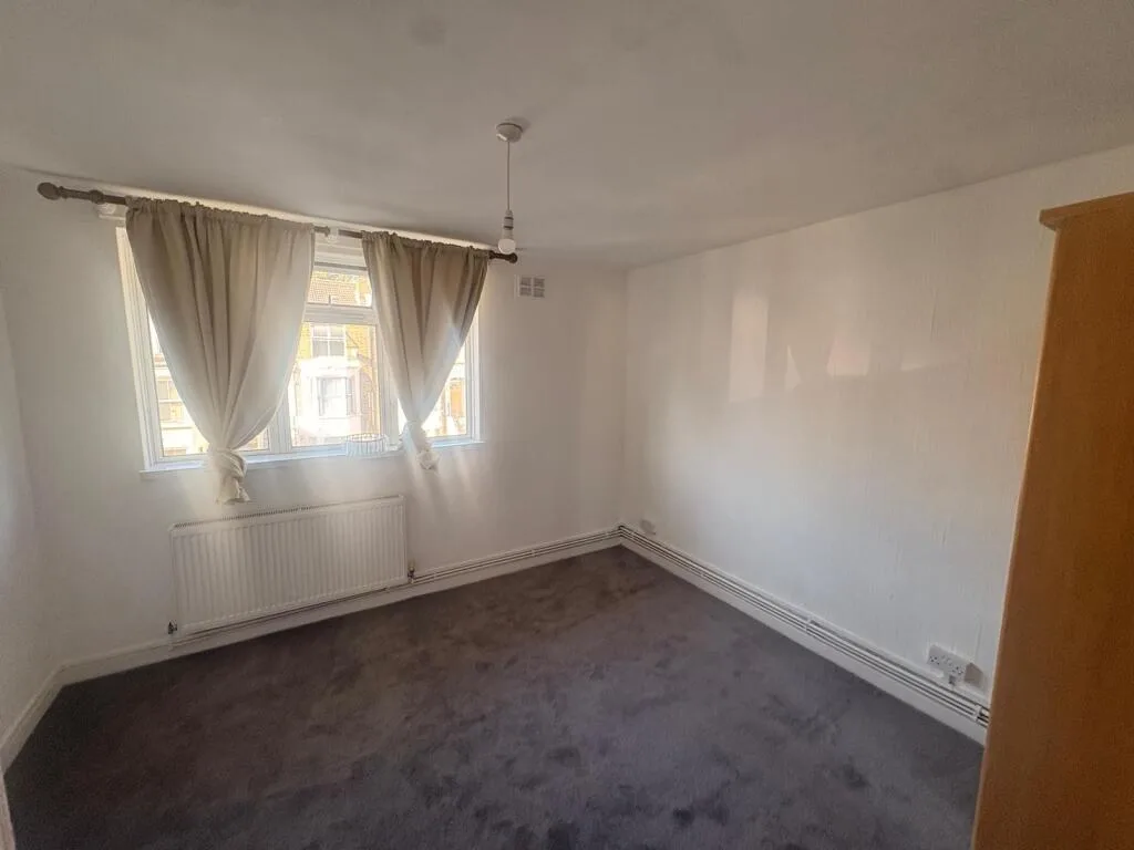 2 bedroom maisonette for rent