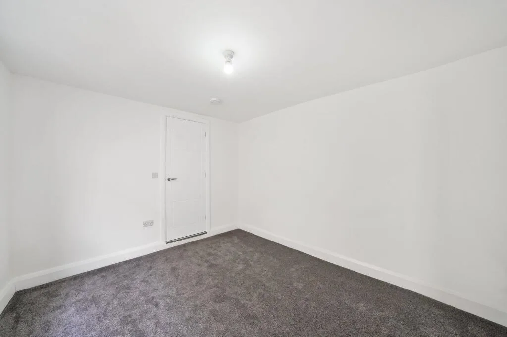 5 bedroom terraced house for rent