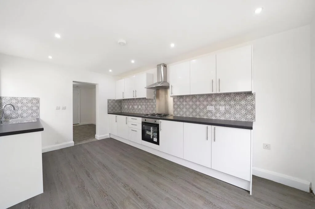 5 bedroom terraced house for rent