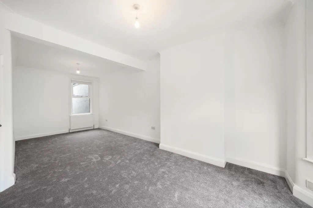 5 bedroom terraced house for rent