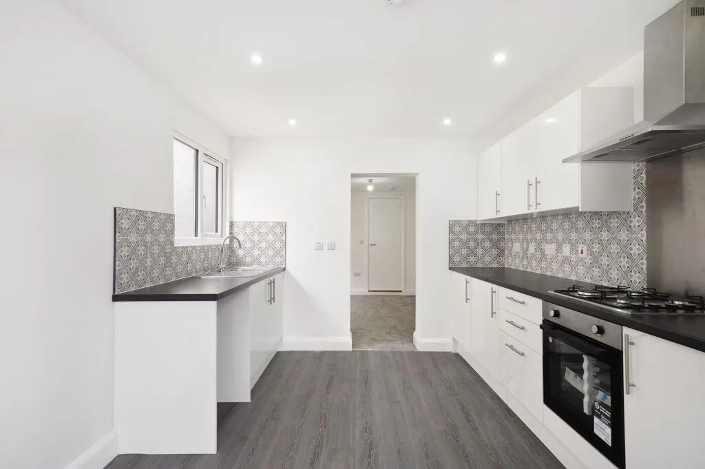5 bedroom terraced house for rent