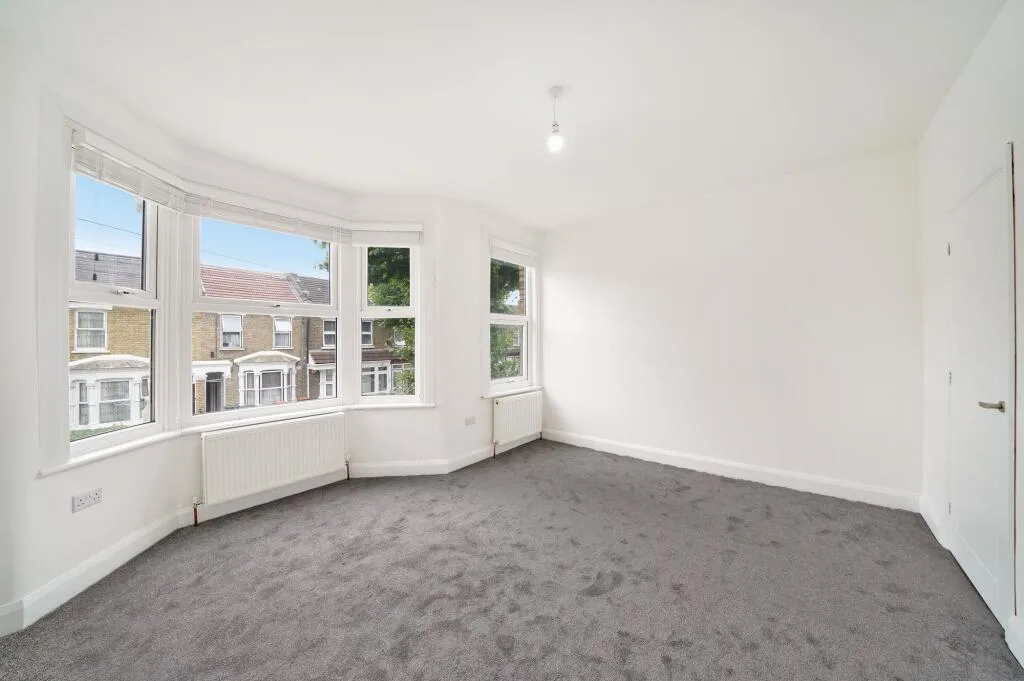 5 bedroom terraced house for rent
