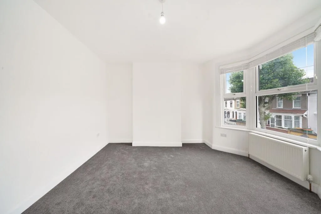 5 bedroom terraced house for rent