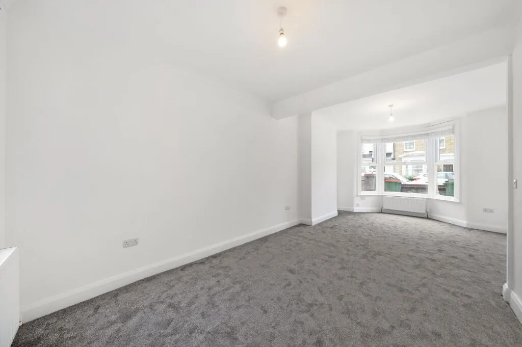 5 bedroom terraced house for rent