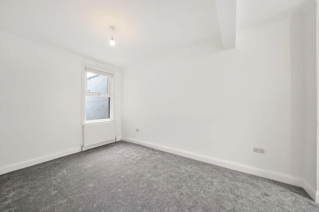 5 bedroom terraced house for rent