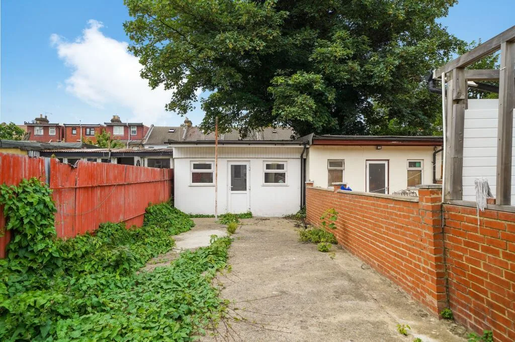 5 bedroom terraced house for rent
