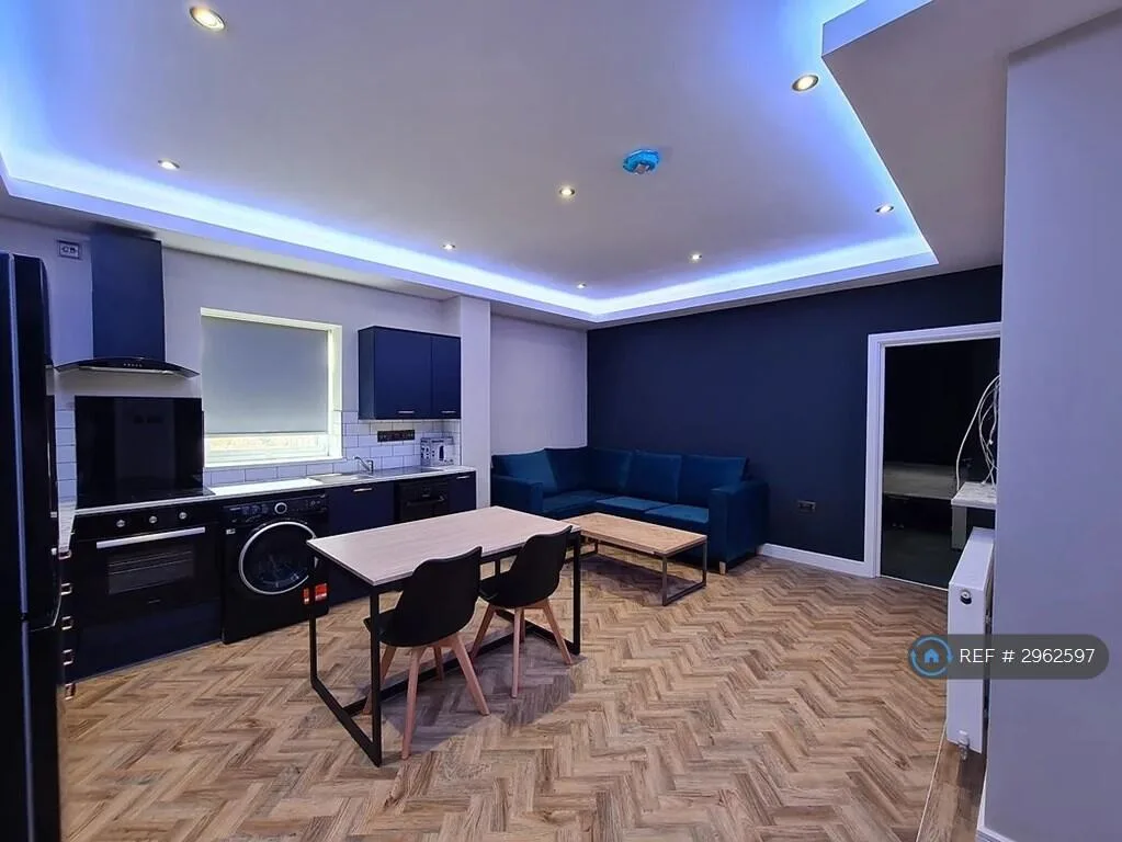 3 bedroom flat for rent