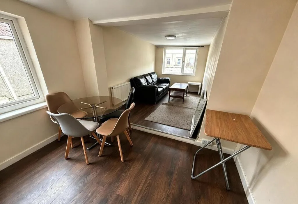 3 bedroom coach house for rent