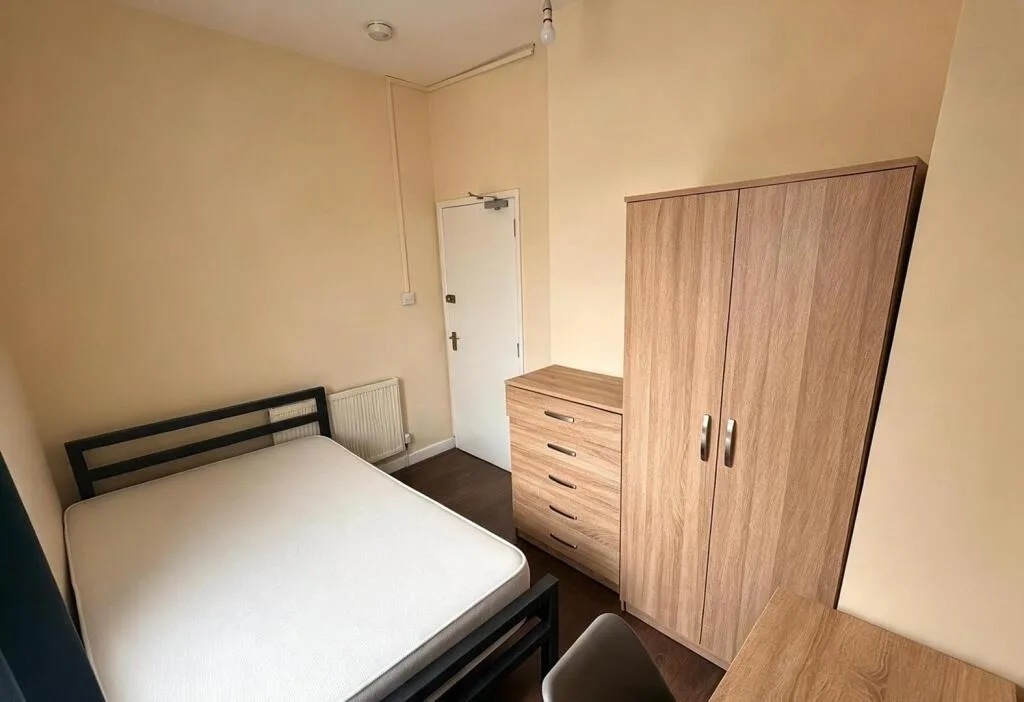 3 bedroom coach house for rent